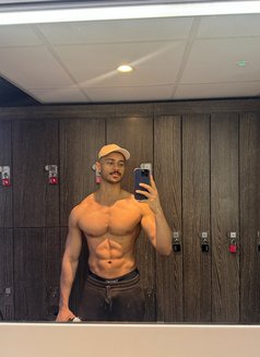 Lucca twinkbr - Male escort in Dubai Photo 14 of 20