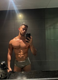 Lucca twinkbr - Male escort in Dubai Photo 17 of 20