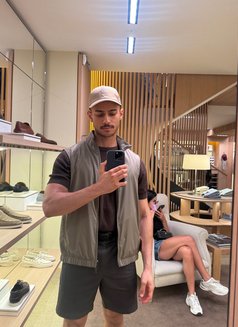 Lucca twinkbr - Male escort in Dubai Photo 19 of 20