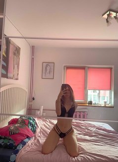 Bree - escort in Callao Photo 4 of 6