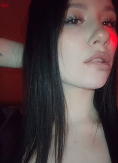 Brenda - escort in Dubai Photo 1 of 11