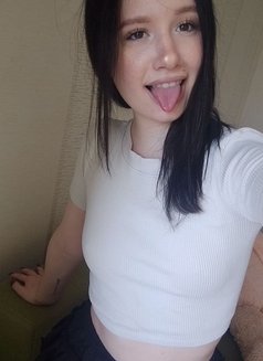 Brenda - escort in Dubai Photo 5 of 11