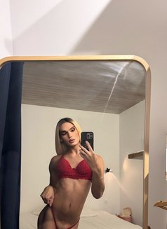 Brenda Salope - Acompañantes transexual in Dubai Photo 1 of 10