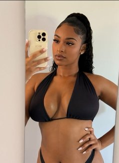 Brenda - escort in Mumbai Photo 1 of 5