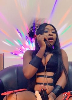 Brenda - escort in Ras al-Khaimah Photo 1 of 3