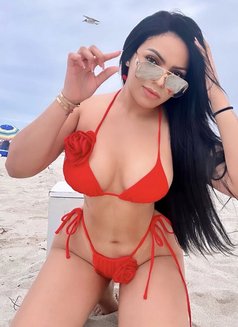 Brenda - puta in Dubai Photo 1 of 4