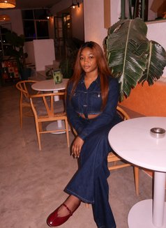 Brenda - escort in Abidjan Photo 3 of 3