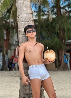 Brent for Meet Up and Vcs - Male escort in Manila Photo 1 of 8
