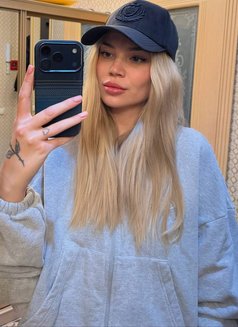 Bria - puta in Hong Kong Photo 1 of 9