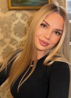 Bria - puta in Hong Kong Photo 2 of 9