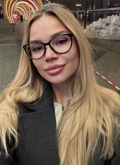 Bria - puta in Hong Kong Photo 4 of 9