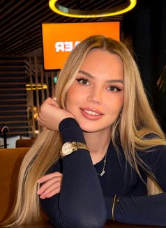 Bria - puta in Hong Kong Photo 5 of 9