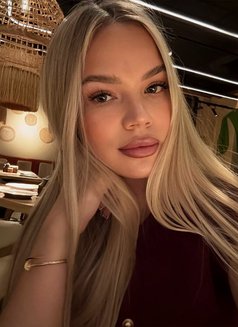 Bria - puta in Hong Kong Photo 7 of 9