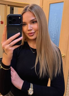 Bria - puta in Hong Kong Photo 8 of 9