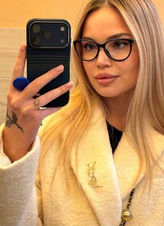 Bria - puta in Hong Kong Photo 9 of 9