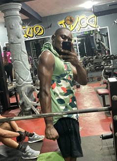 Brian Botcheay - Acompañantes masculino in Accra Photo 2 of 2