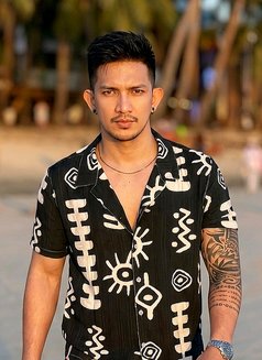 Brian Geez - Male escort in Bali Photo 4 of 7