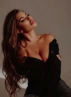 Briana - escort in Abu Dhabi Photo 8 of 13