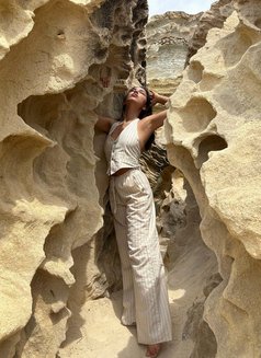 Briar - puta in Dubai Photo 7 of 8
