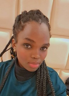 Brie - puta in Riyadh Photo 1 of 2