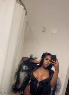 Brielle the Bombshell - puta in Dubai Photo 1 of 12