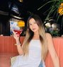 Briony - puta in Dubai Photo 1 of 7