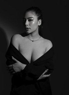 Britanny - escort in Manila Photo 3 of 8