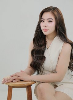 Britanny - escort in Manila Photo 7 of 8