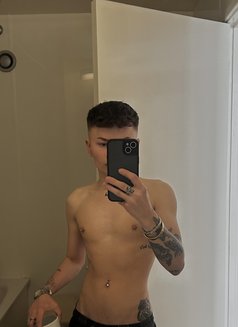 British cute Ollie - Male escort in Norwich Photo 6 of 13