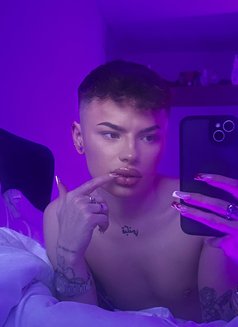British cute Ollie - Male escort in Norwich Photo 9 of 13