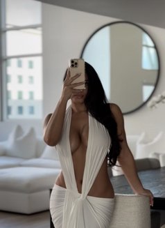 British 🇬🇧 & Japanese 🇯🇵 - escort in Dubai Photo 3 of 5