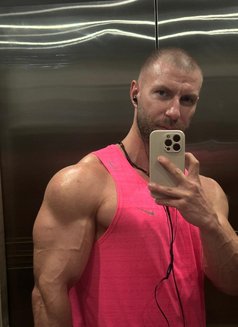 British Masseur | Massage & Sensual - Acompañantes masculino in Dubai Photo 4 of 5