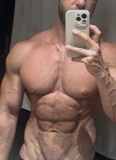 British Masseur | Massage & Sensual - Acompañantes masculino in Dubai Photo 5 of 5