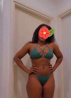 Brittah Squirtting, Rimming, Queen - puta in Bangkok Photo 4 of 7