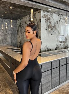 Brittney - escort in Dubai Photo 2 of 5