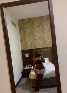 Brittney - puta in Dubai Photo 8 of 9