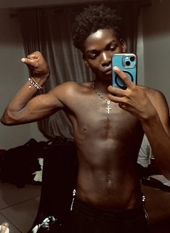 Brown Chocolate - Male escort in Nairobi Photo 4 of 8