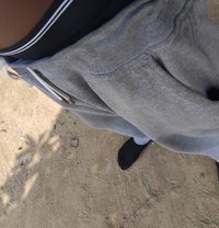 Brown Hammer - Acompañante masculino in Accra