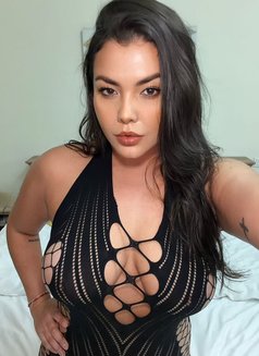 Bruna - puta in Dubai Photo 5 of 6