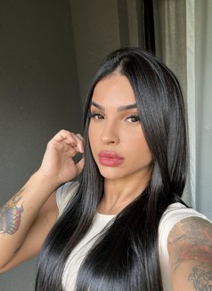 Bruna Ferrari - puta in Dubai Photo 7 of 17