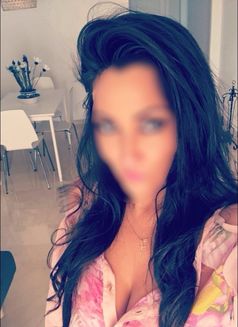 Bruna Wet and Hot - escort in Dubai Photo 12 of 17