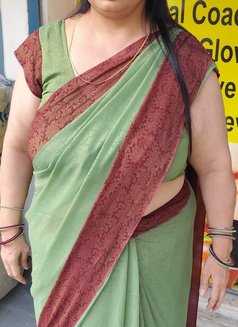 Brusty Sonia - puta in Noida Photo 3 of 6