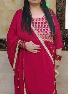 Brusty Sonia - puta in Noida Photo 4 of 6