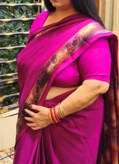 Brusty Sonia - puta in Noida Photo 6 of 6