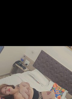 Bubbles, big boobs and butt - escort in Mumbai Photo 9 of 13