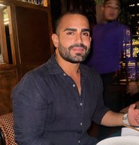 Bugatti Curve - Acompañantes masculino in Singapore