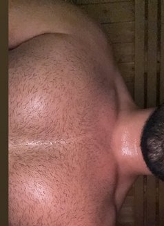 Bugatti Curve - Male escort in Riyadh Photo 4 of 8