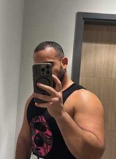 Bugatti Curve - Male escort in Riyadh Photo 6 of 8