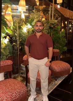 Bugatti Curve - Male escort in Riyadh Photo 8 of 8