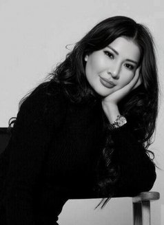 Buket - puta in İstanbul Photo 4 of 8